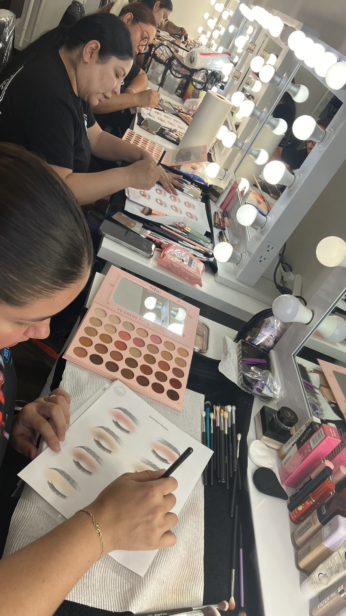 MORNING - BEGINNERS MAKEUP CLASS