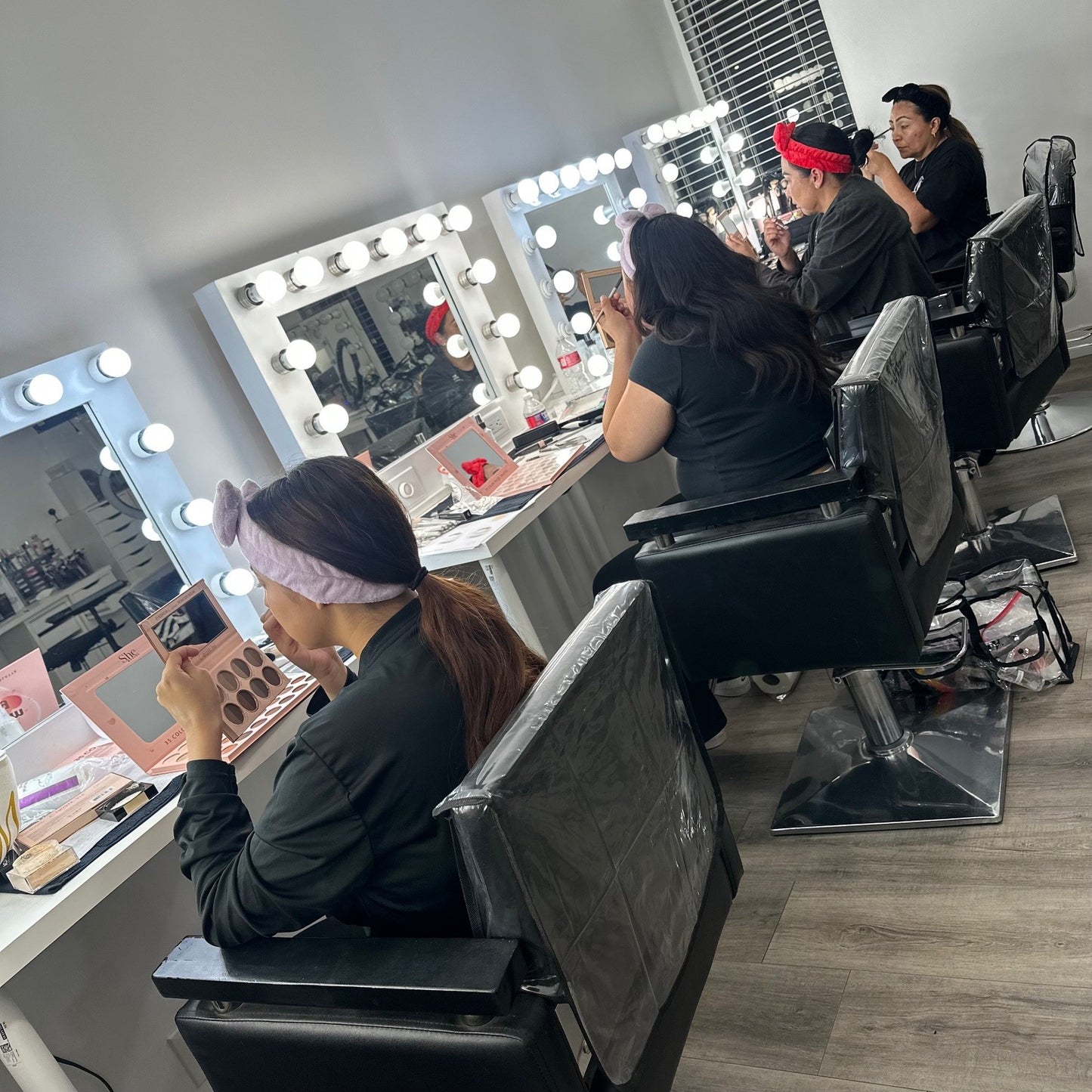 MORNING - BEGINNERS MAKEUP CLASS