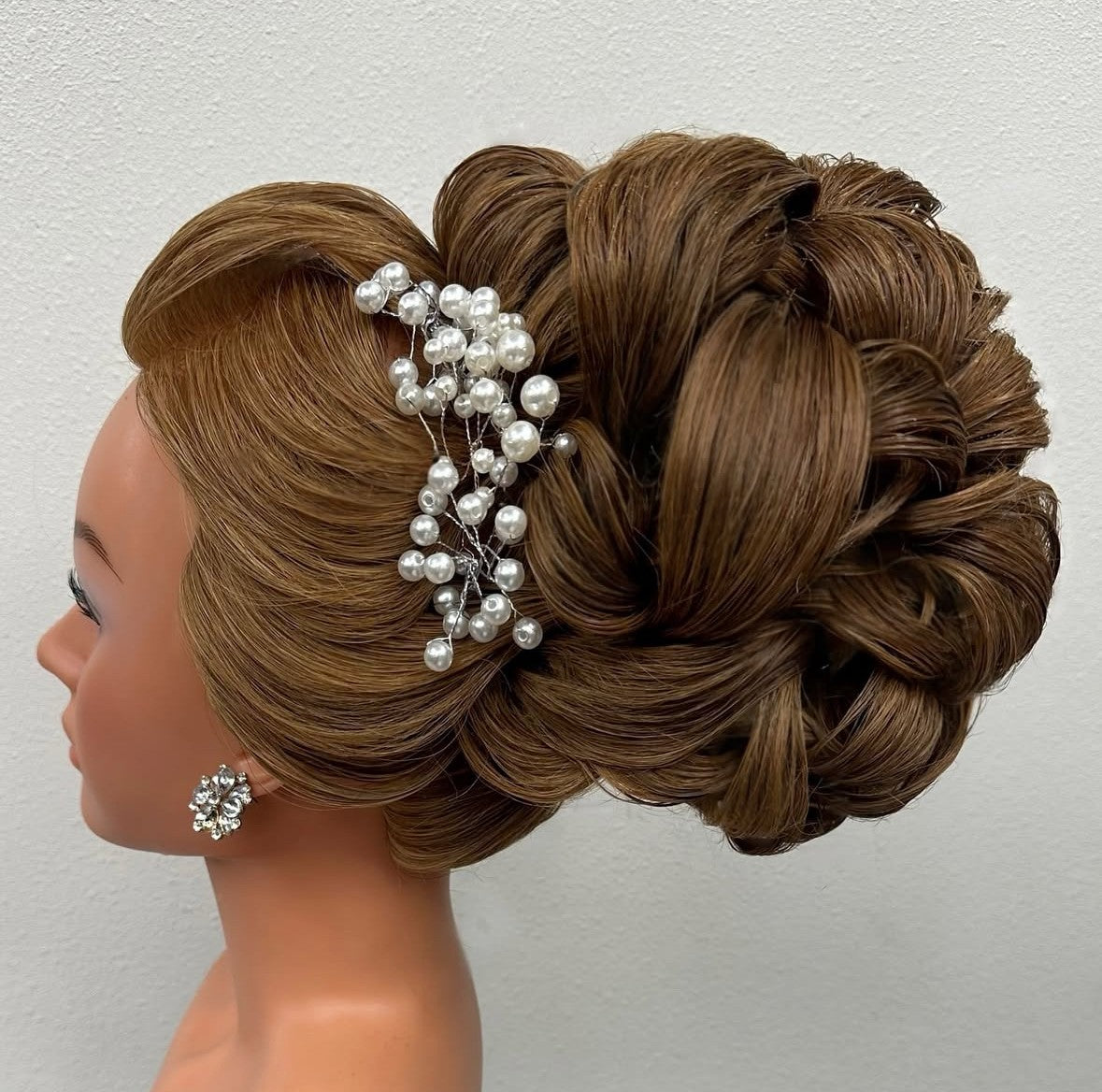 FRIDAY -INTERMEDIATE HAIR STYLING CLASS