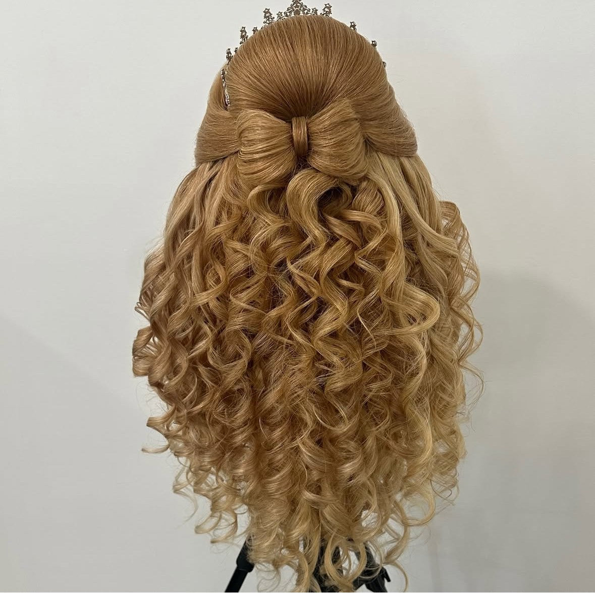 FRIDAY -INTERMEDIATE HAIR STYLING CLASS