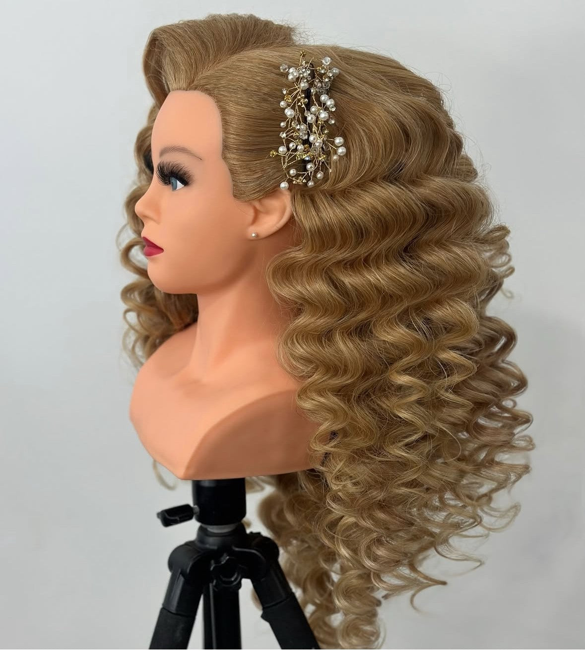 FRIDAY -INTERMEDIATE HAIR STYLING CLASS