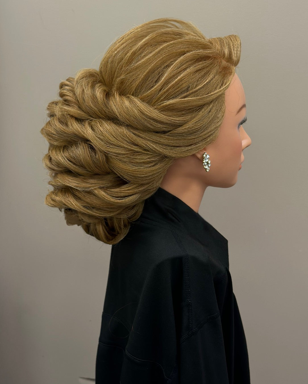 FRIDAY -INTERMEDIATE HAIR STYLING CLASS